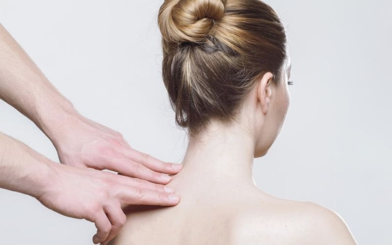 Back and neck pain illustration